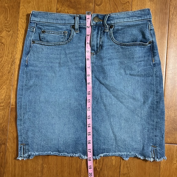 LOFT Outlet Denim Jean Skirt Size 0 Distressed Hem Classic Nautical Coastal - Picture 6 of 6